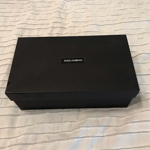 Dolce and Gabbana embroidered pump - Picture 2 of 8